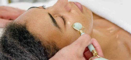 Schoonheidsspecialiste Reward Beauty Gezichtsbehandeling 2